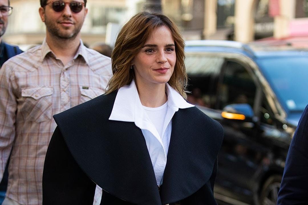 Emma Watson Pakai Skinny Jeans di Front Row Schiaparelli 2022