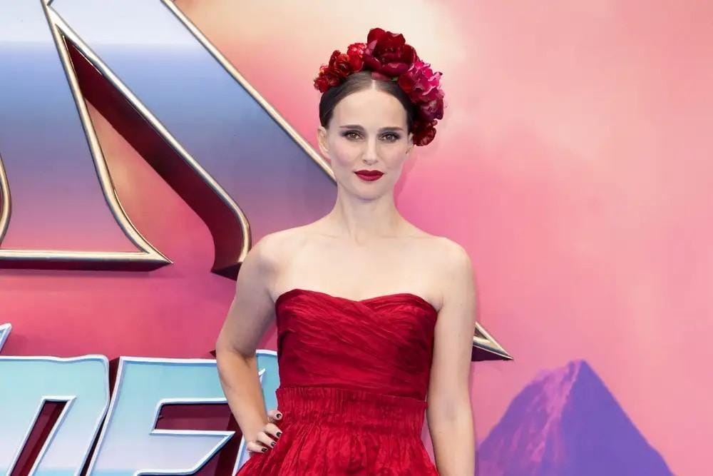 Gaya Natalie Portman di Premiere Film Thor, Terinspirasi Frida Kahlo?