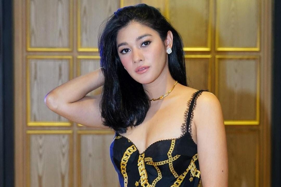 Gaya Elegan Naysilla Mirdad saat Hadiri BIFAN 2022 di Korea Selatan