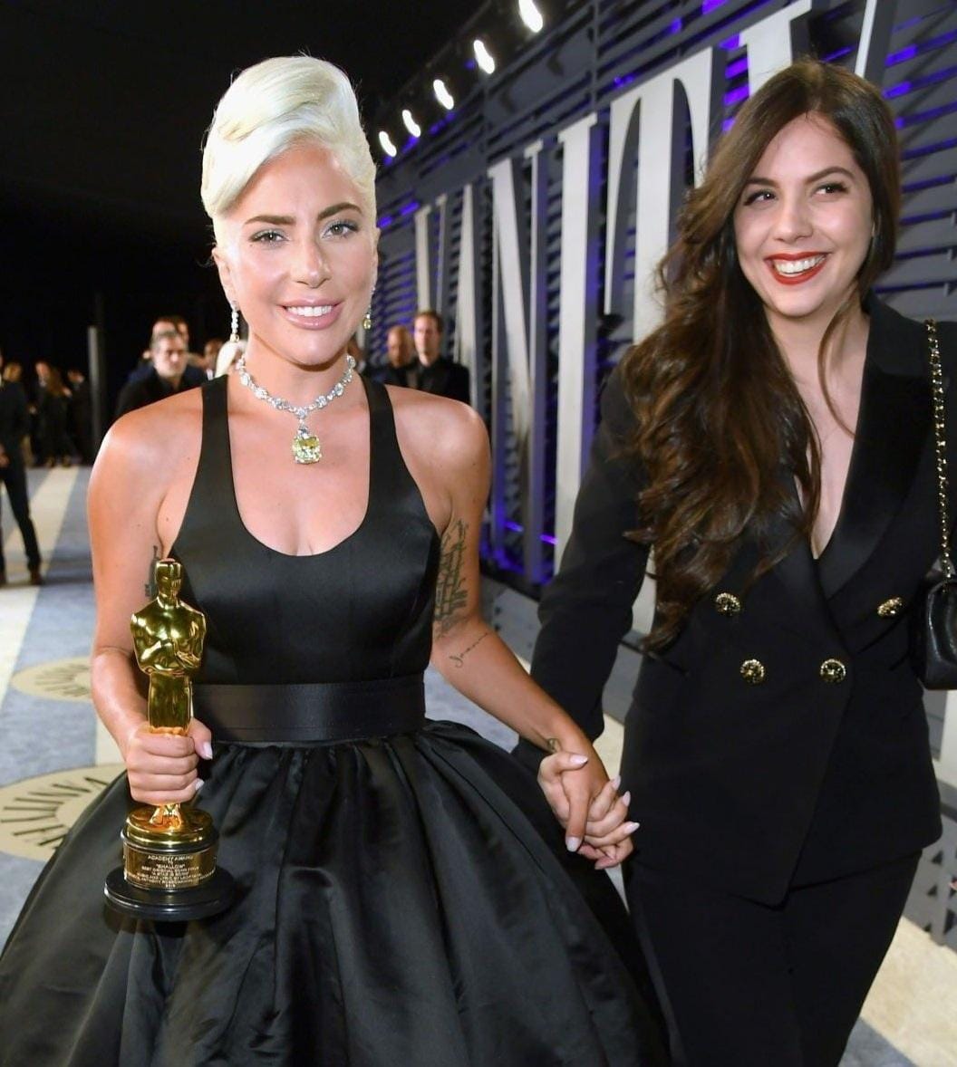 twitter.com/@gagadaily