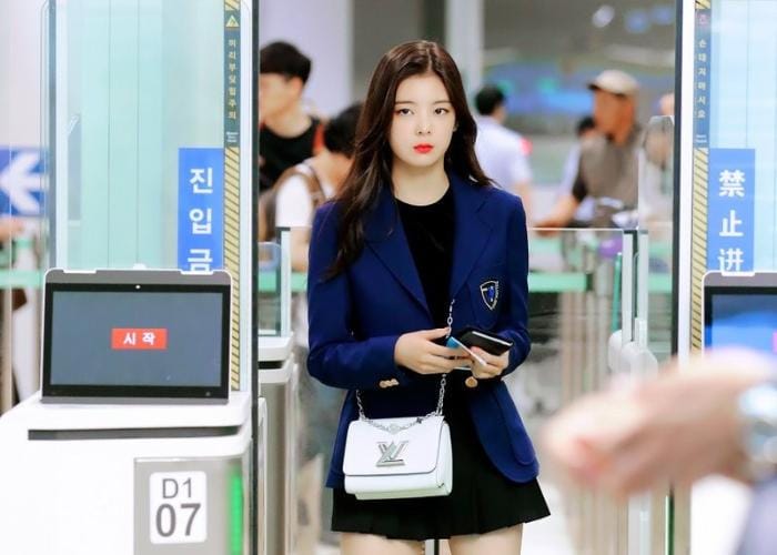 Bukti Lia ITZY Punya Airport Fashion yang Modis dan Effortless