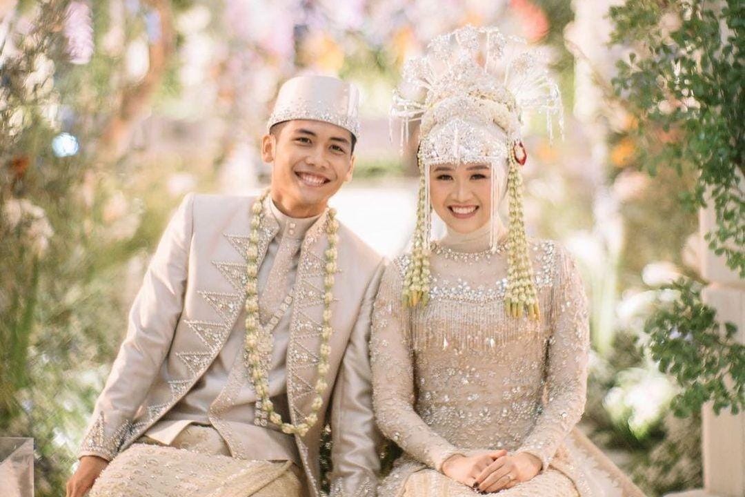 Detail Pakaian Akad Nikah Bintang Emon dan Alca Octaviani