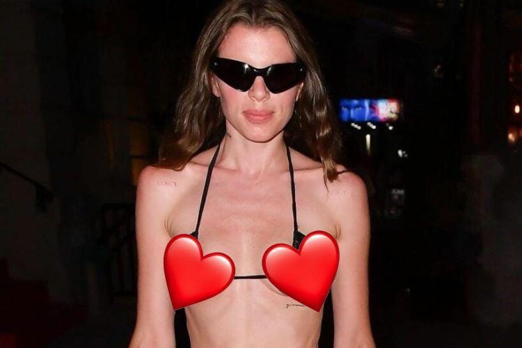 Aksi Seksi Julia Fox Pakai Bra 'Kekecilan' & Celana Low-Rise di Jalan