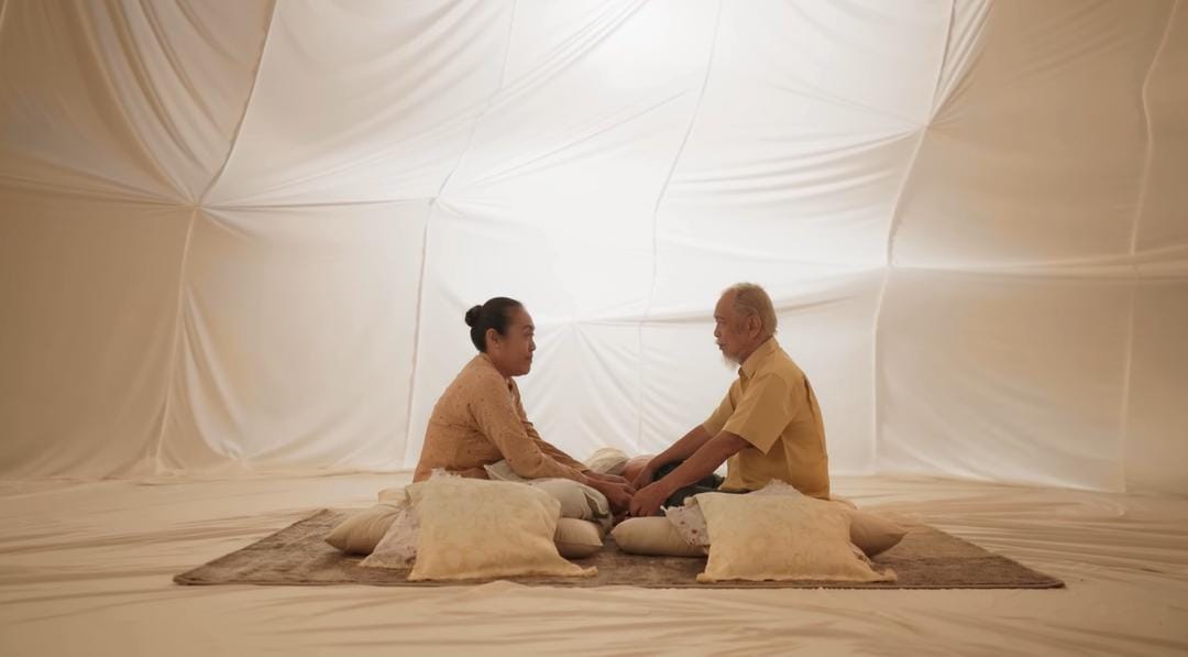 youtube.com/YURA YUNITA