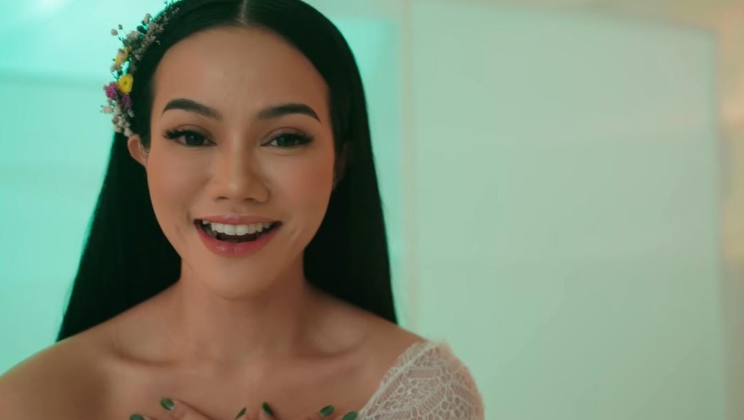 youtube.com/YURA YUNITA