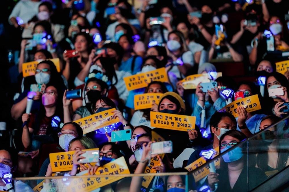 Twitter.com/happeehour