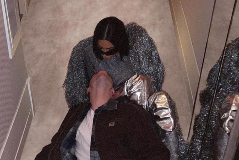 instagram.com/kimkardashian