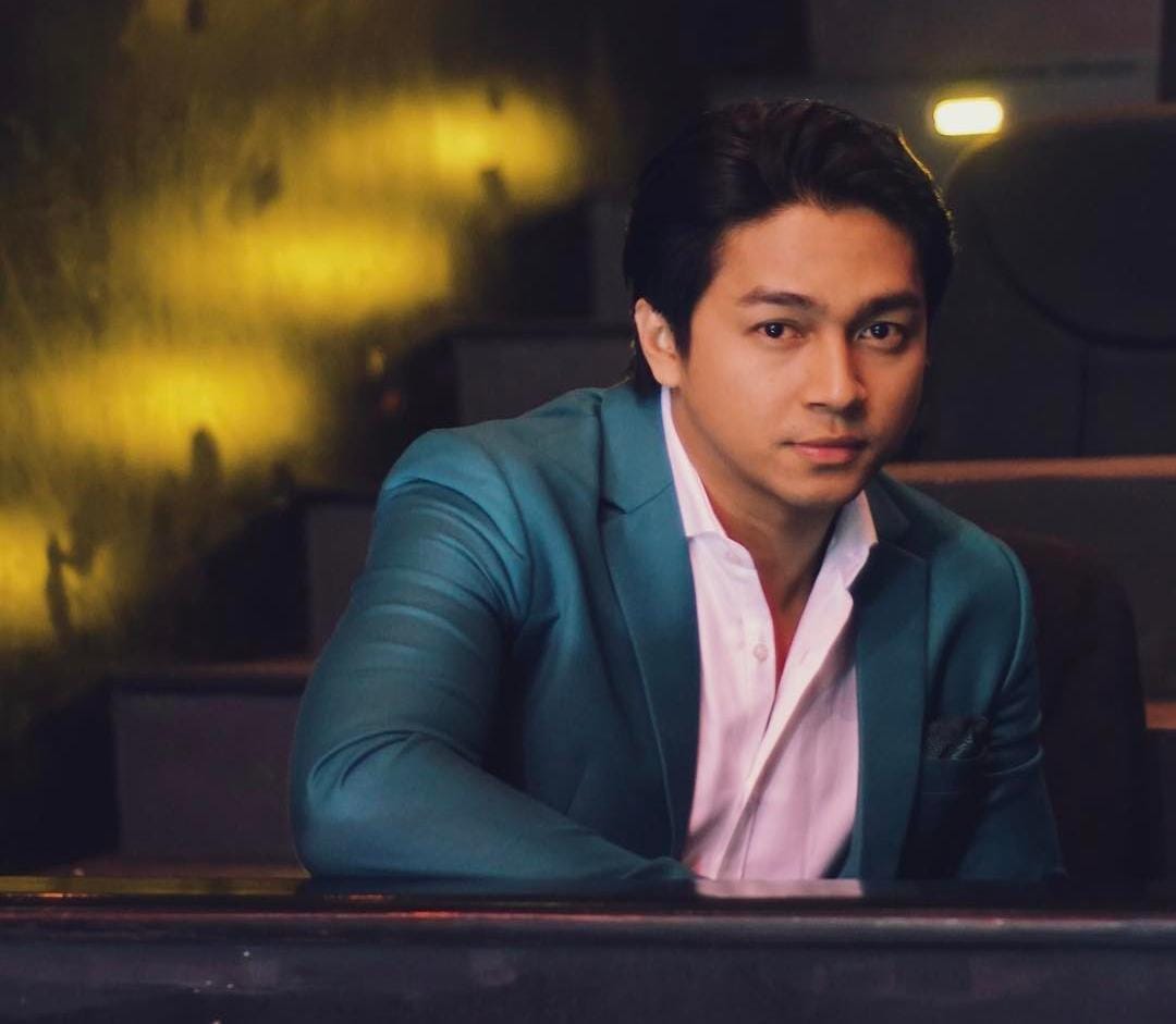 Instagram.com / devamahnera