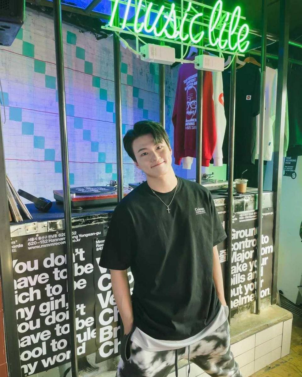 instagram.com/seungho__shin