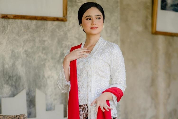 Gaya Para Artis Perempuan Indonesia di Perayaan HUT RI ke-77