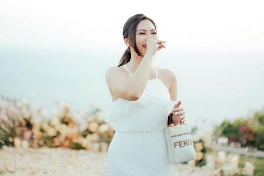 Jessica Mila Tampil Manis Pakai Dress Putih di Momen Lamaran
