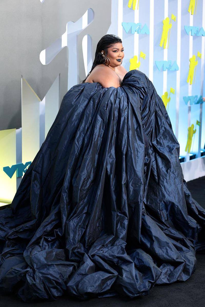 harpersbazaar.com